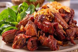 Thịt ngan cháy tỏi đậm đà lạ miệng