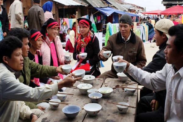 Rượu ngô bản phố - Bắc Hà 4 Rượu ngô bản phố - Bắc Hà 4