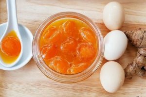 Cách ngâm rượu mật ong trứng gà